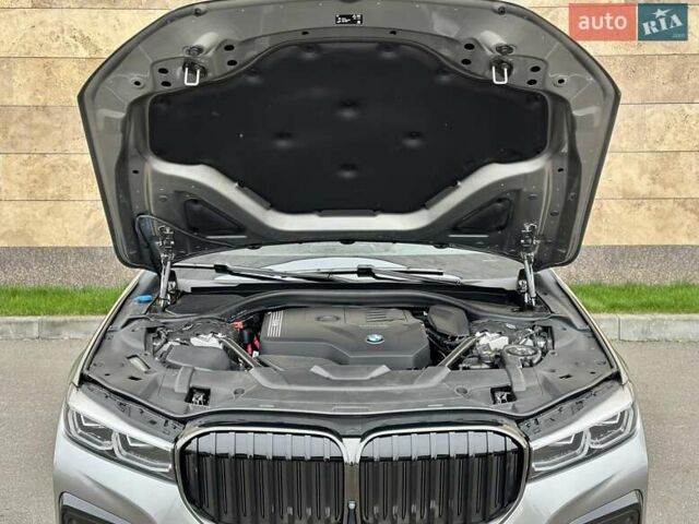 Сірий БМВ 7 Серія, об'ємом двигуна 2 л та пробігом 31 тис. км за 64800 $, фото 44 на Automoto.ua
