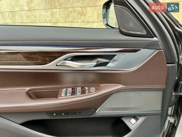Сірий БМВ 7 Серія, об'ємом двигуна 2 л та пробігом 31 тис. км за 64800 $, фото 72 на Automoto.ua