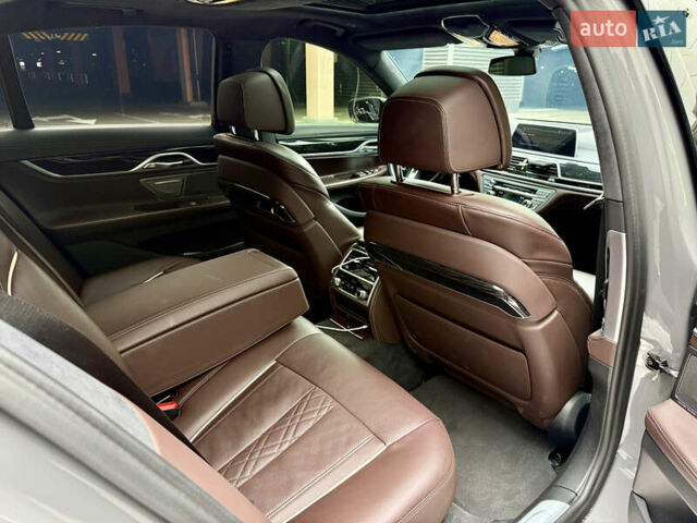 Сірий БМВ 7 Серія, об'ємом двигуна 2.99 л та пробігом 42 тис. км за 86999 $, фото 42 на Automoto.ua