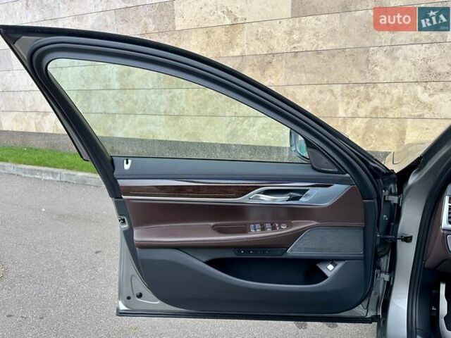 Сірий БМВ 7 Серія, об'ємом двигуна 2 л та пробігом 31 тис. км за 64800 $, фото 73 на Automoto.ua