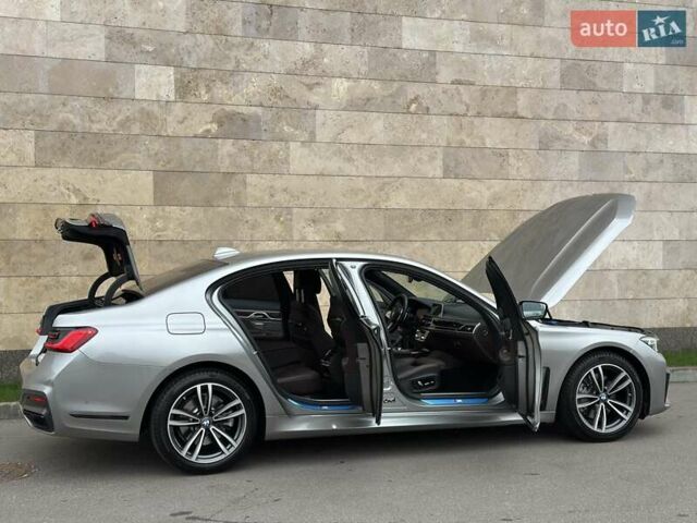 Сірий БМВ 7 Серія, об'ємом двигуна 2 л та пробігом 31 тис. км за 64800 $, фото 23 на Automoto.ua