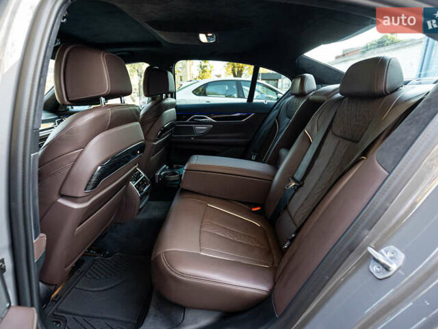 Серый БМВ 7 Серия, объемом двигателя 2.99 л и пробегом 75 тыс. км за 84950 $, фото 55 на Automoto.ua