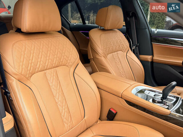 Серый БМВ 7 Серия, объемом двигателя 2.99 л и пробегом 20 тыс. км за 88800 $, фото 13 на Automoto.ua