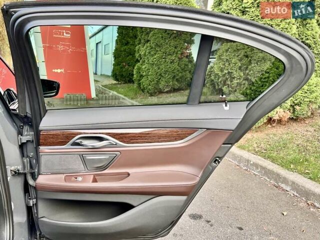 Сірий БМВ 7 Серія, об'ємом двигуна 2.99 л та пробігом 17 тис. км за 85999 $, фото 55 на Automoto.ua