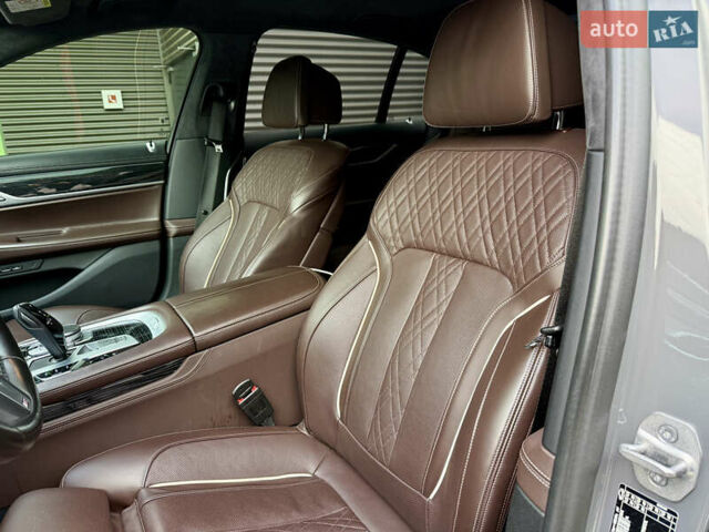 Сірий БМВ 7 Серія, об'ємом двигуна 2.99 л та пробігом 42 тис. км за 86999 $, фото 19 на Automoto.ua