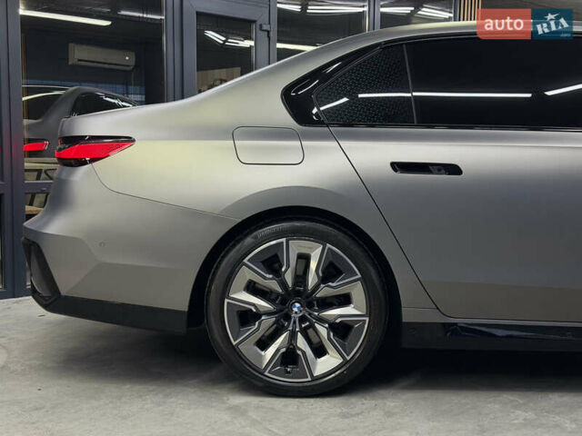 БМВ 7 Серия 2023 в Одессе на Automoto.ua Серый БМВ 7 Серия, объемом двигателя 3 л и пробегом 1 тыс. км за 133000 $, фото 17 на Automoto.ua