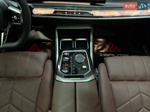 БМВ 7 Серия 2023 в Одессе на Automoto.ua Серый БМВ 7 Серия, объемом двигателя 3 л и пробегом 1 тыс. км за 133000 $, фото 27 на Automoto.ua