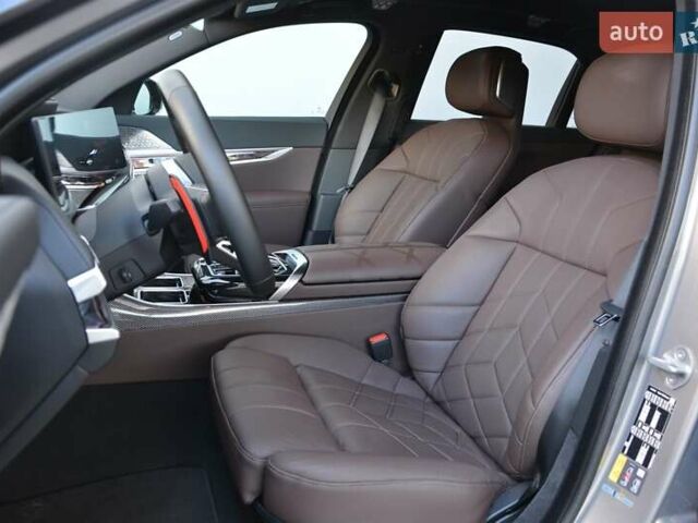 Серый БМВ 7 Серия, объемом двигателя 3 л и пробегом 15 тыс. км за 183000 $, фото 3 на Automoto.ua