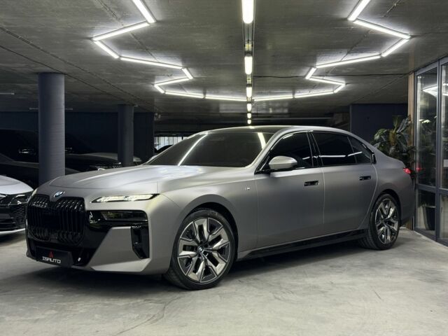 БМВ 7 Серия 2023 в Одессе на Automoto.ua Серый БМВ 7 Серия, объемом двигателя 3 л и пробегом 1 тыс. км за 133000 $, фото 6 на Automoto.ua