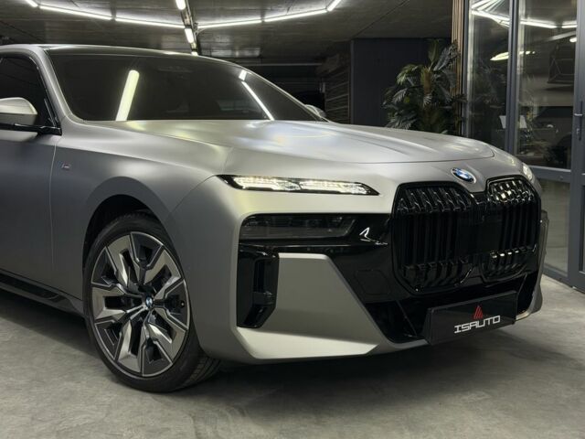 БМВ 7 Серия 2023 в Одессе на Automoto.ua Серый БМВ 7 Серия, объемом двигателя 3 л и пробегом 1 тыс. км за 133000 $, фото 3 на Automoto.ua