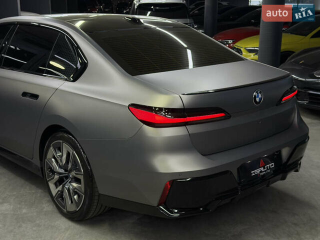 БМВ 7 Серия 2023 в Одессе на Automoto.ua Серый БМВ 7 Серия, объемом двигателя 3 л и пробегом 1 тыс. км за 133000 $, фото 11 на Automoto.ua