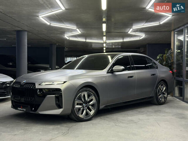 БМВ 7 Серия 2023 в Одессе на Automoto.ua Серый БМВ 7 Серия, объемом двигателя 3 л и пробегом 1 тыс. км за 133000 $, фото 6 на Automoto.ua