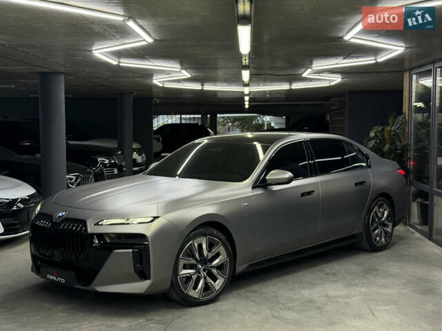 БМВ 7 Серия 2023 в Одессе на Automoto.ua Серый БМВ 7 Серия, объемом двигателя 3 л и пробегом 1 тыс. км за 133000 $, фото 5 на Automoto.ua