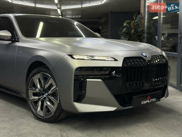 БМВ 7 Серия 2023 в Одессе на Automoto.ua Серый БМВ 7 Серия, объемом двигателя 3 л и пробегом 1 тыс. км за 133000 $, фото 3 на Automoto.ua