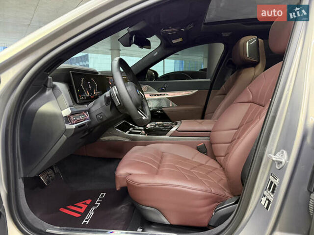 БМВ 7 Серия 2023 в Одессе на Automoto.ua Серый БМВ 7 Серия, объемом двигателя 3 л и пробегом 1 тыс. км за 133000 $, фото 20 на Automoto.ua