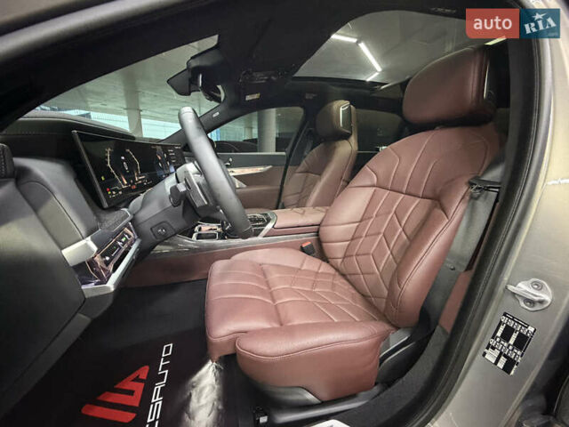 БМВ 7 Серия 2023 в Одессе на Automoto.ua Серый БМВ 7 Серия, объемом двигателя 3 л и пробегом 1 тыс. км за 133000 $, фото 18 на Automoto.ua