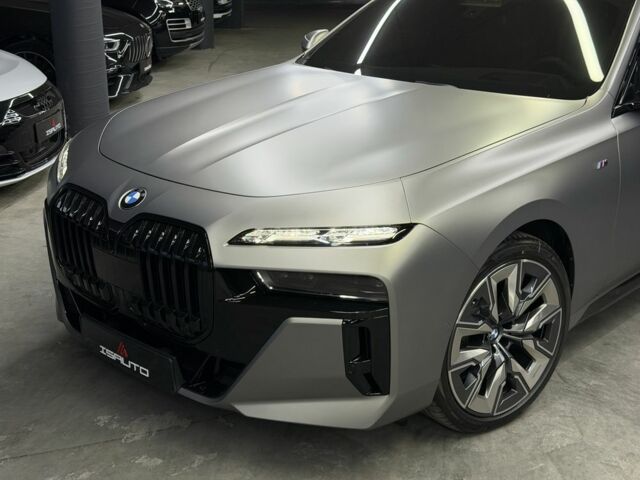 БМВ 7 Серия 2023 в Одессе на Automoto.ua Серый БМВ 7 Серия, объемом двигателя 3 л и пробегом 1 тыс. км за 133000 $, фото 5 на Automoto.ua