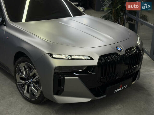 БМВ 7 Серия 2023 в Одессе на Automoto.ua Серый БМВ 7 Серия, объемом двигателя 3 л и пробегом 1 тыс. км за 133000 $, фото 2 на Automoto.ua