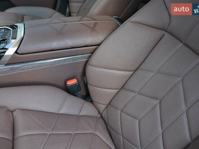 Серый БМВ 7 Серия, объемом двигателя 3 л и пробегом 15 тыс. км за 183000 $, фото 7 на Automoto.ua