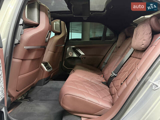 БМВ 7 Серия 2023 в Одессе на Automoto.ua Серый БМВ 7 Серия, объемом двигателя 3 л и пробегом 1 тыс. км за 133000 $, фото 23 на Automoto.ua