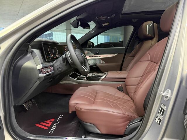 БМВ 7 Серия 2023 в Одессе на Automoto.ua Серый БМВ 7 Серия, объемом двигателя 3 л и пробегом 1 тыс. км за 133000 $, фото 16 на Automoto.ua