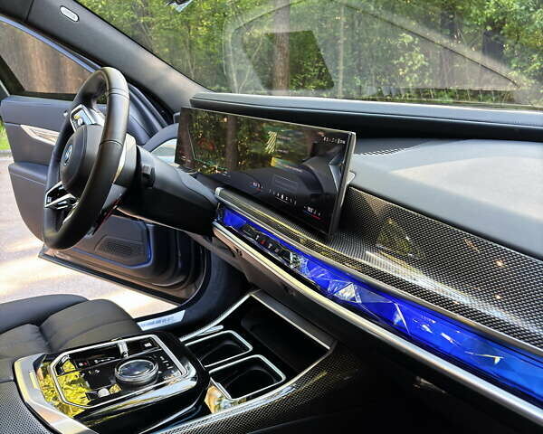 Серый БМВ 7 Серия, объемом двигателя 3 л и пробегом 18 тыс. км за 179000 $, фото 13 на Automoto.ua