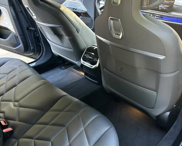 Серый БМВ 7 Серия, объемом двигателя 3 л и пробегом 18 тыс. км за 179000 $, фото 16 на Automoto.ua