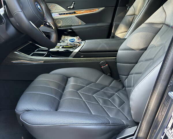 Серый БМВ 7 Серия, объемом двигателя 3 л и пробегом 18 тыс. км за 179000 $, фото 12 на Automoto.ua