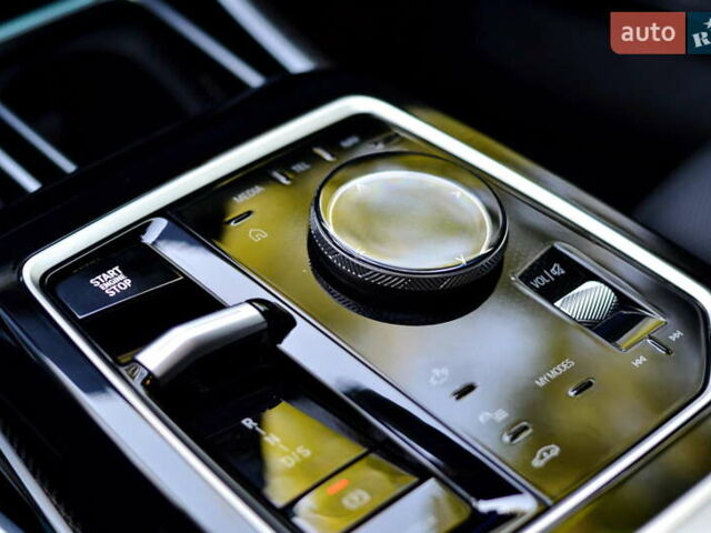 Серый БМВ 7 Серия, объемом двигателя 3 л и пробегом 18 тыс. км за 179000 $, фото 17 на Automoto.ua