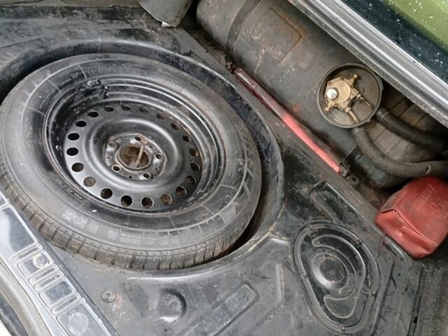 Синий БМВ 7 Серия, объемом двигателя 3.4 л и пробегом 150 тыс. км за 2750 $, фото 19 на Automoto.ua