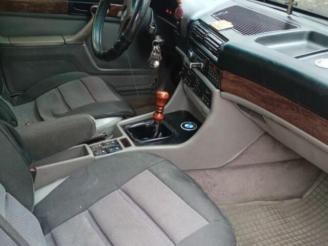 Синий БМВ 7 Серия, объемом двигателя 3.4 л и пробегом 150 тыс. км за 2750 $, фото 15 на Automoto.ua