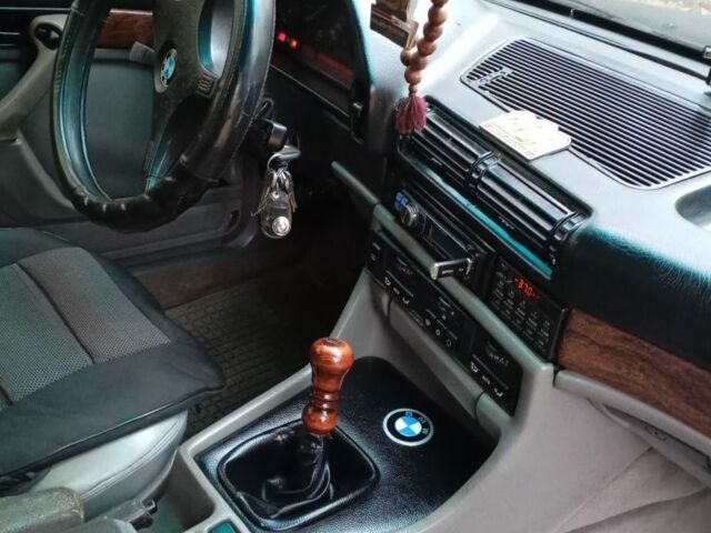 Синий БМВ 7 Серия, объемом двигателя 3.4 л и пробегом 150 тыс. км за 2750 $, фото 16 на Automoto.ua