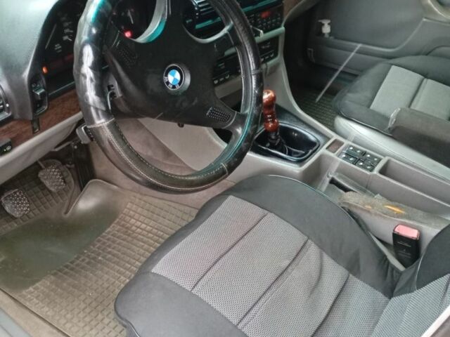 Синий БМВ 7 Серия, объемом двигателя 3.4 л и пробегом 150 тыс. км за 2750 $, фото 13 на Automoto.ua