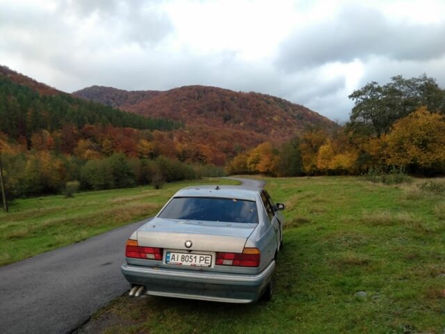 Синій БМВ 7 Серія, об'ємом двигуна 3 л та пробігом 345 тис. км за 2750 $, фото 1 на Automoto.ua