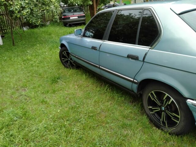 Синій БМВ 7 Серія, об'ємом двигуна 3 л та пробігом 345 тис. км за 2750 $, фото 3 на Automoto.ua