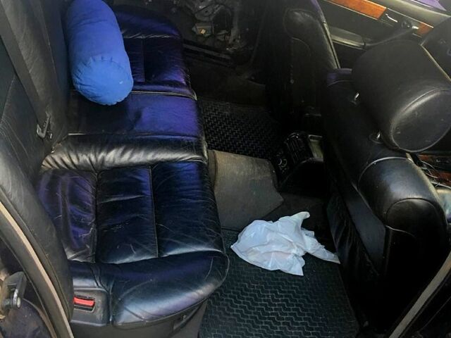 Синий БМВ 7 Серия, объемом двигателя 5.4 л и пробегом 200 тыс. км за 4000 $, фото 6 на Automoto.ua