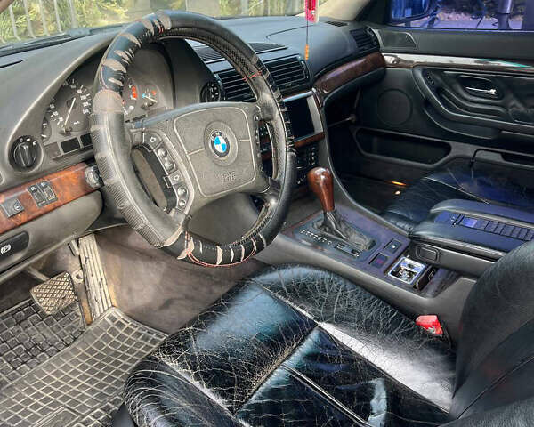Синий БМВ 7 Серия, объемом двигателя 3 л и пробегом 400 тыс. км за 3200 $, фото 6 на Automoto.ua