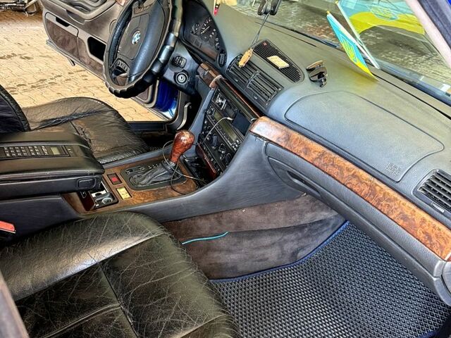 Синий БМВ 7 Серия, объемом двигателя 3 л и пробегом 258 тыс. км за 2300 $, фото 8 на Automoto.ua