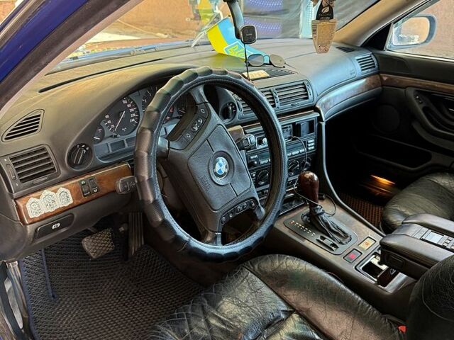 Синий БМВ 7 Серия, объемом двигателя 3 л и пробегом 258 тыс. км за 2300 $, фото 7 на Automoto.ua