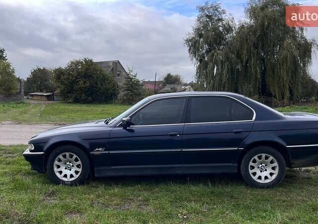 Синий БМВ 7 Серия, объемом двигателя 3 л и пробегом 350 тыс. км за 4300 $, фото 2 на Automoto.ua