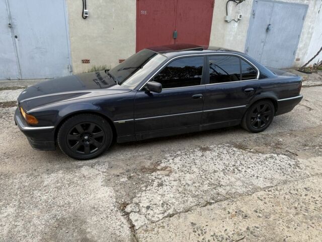 Синий БМВ 7 Серия, объемом двигателя 2.5 л и пробегом 480 тыс. км за 3700 $, фото 2 на Automoto.ua