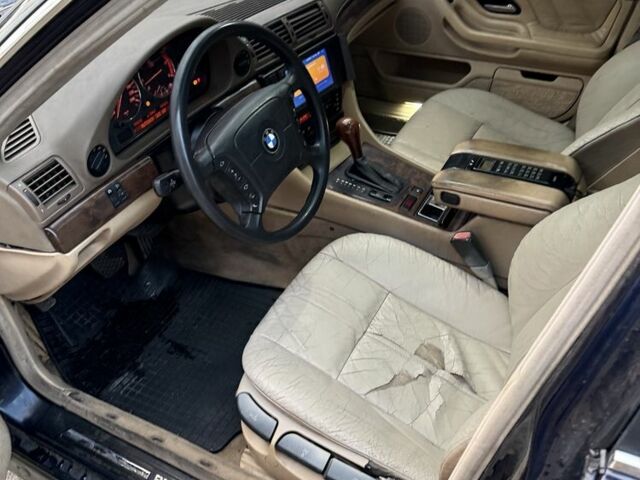 Синий БМВ 7 Серия, объемом двигателя 2.5 л и пробегом 480 тыс. км за 3700 $, фото 9 на Automoto.ua