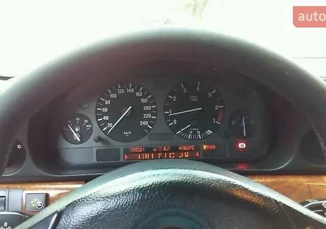 Синій БМВ 7 Серія, об'ємом двигуна 2.8 л та пробігом 400 тис. км за 5000 $, фото 1 на Automoto.ua