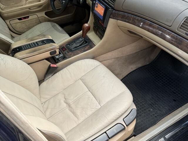 Синий БМВ 7 Серия, объемом двигателя 2.5 л и пробегом 480 тыс. км за 3700 $, фото 8 на Automoto.ua