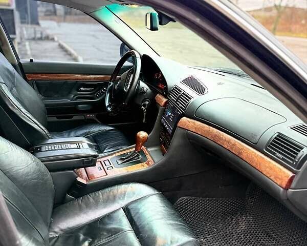 Синий БМВ 7 Серия, объемом двигателя 4.4 л и пробегом 470 тыс. км за 4600 $, фото 5 на Automoto.ua