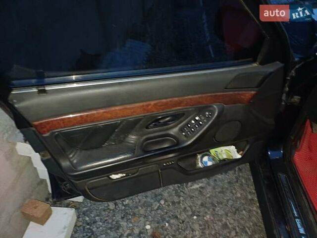 Синий БМВ 7 Серия, объемом двигателя 4.4 л и пробегом 460 тыс. км за 5500 $, фото 4 на Automoto.ua