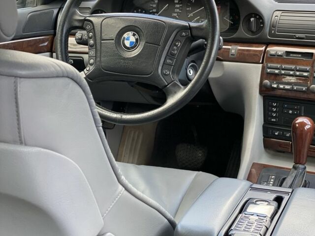 Синий БМВ 7 Серия, объемом двигателя 3.5 л и пробегом 230 тыс. км за 9000 $, фото 16 на Automoto.ua