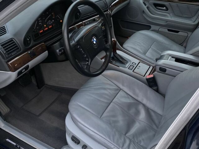 Синий БМВ 7 Серия, объемом двигателя 3.5 л и пробегом 230 тыс. км за 9000 $, фото 13 на Automoto.ua