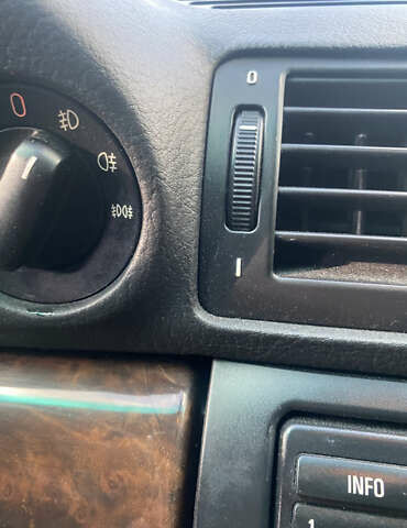 Синій БМВ 7 Серія, об'ємом двигуна 3 л та пробігом 192 тис. км за 8888 $, фото 72 на Automoto.ua