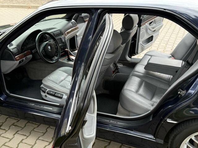 Синий БМВ 7 Серия, объемом двигателя 3.5 л и пробегом 340 тыс. км за 5700 $, фото 20 на Automoto.ua